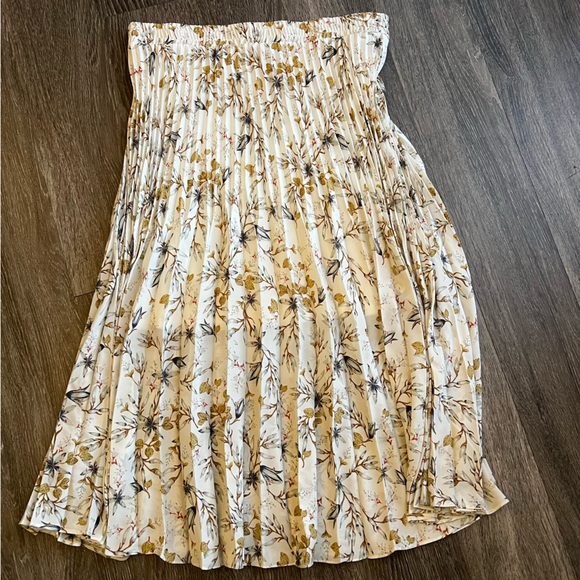 Max Studio Dresses & Skirts - Pleated Floral Midi Skirt